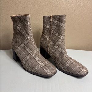 Brown Plaid Journee Collection Sloan Bootie 1 3/4" Heel Size 10 Medium
